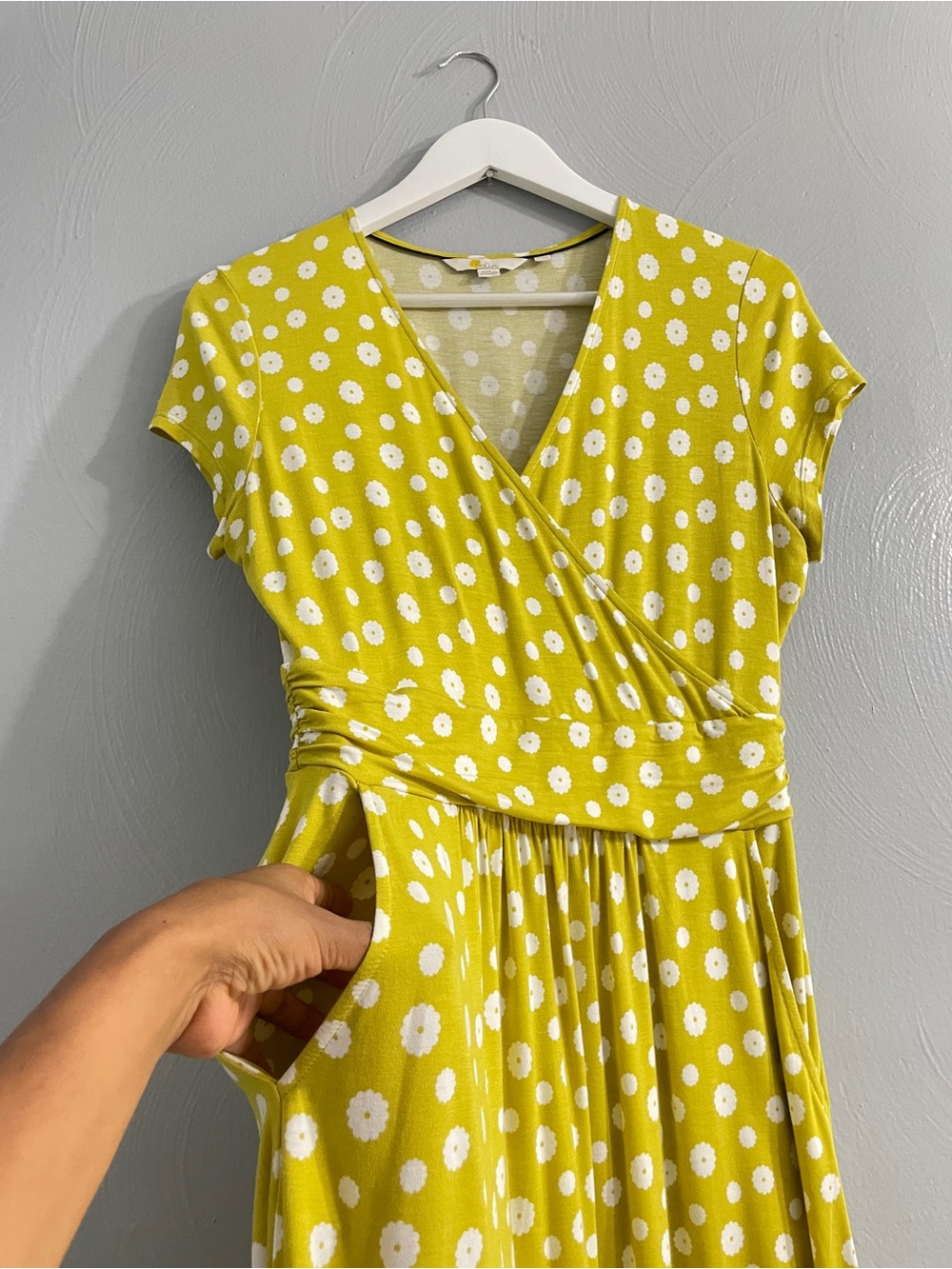 Boden Lola Daisy Print Wrap Jersey Dress - Picture 7 of 12